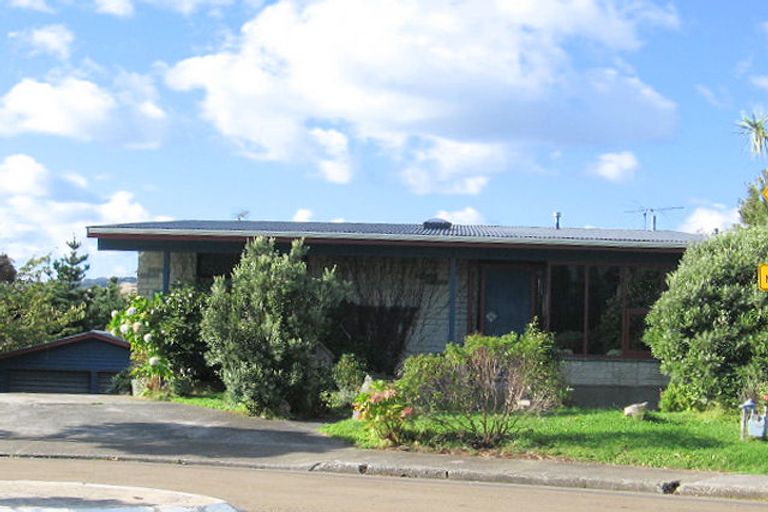 Photo of property in 15 Chorley Grove, Churton Park, Wellington, 6037