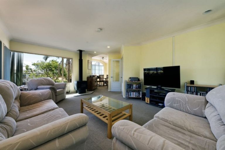 Photo of property in 26 Tornado Place, West Harbour, Auckland, 0618