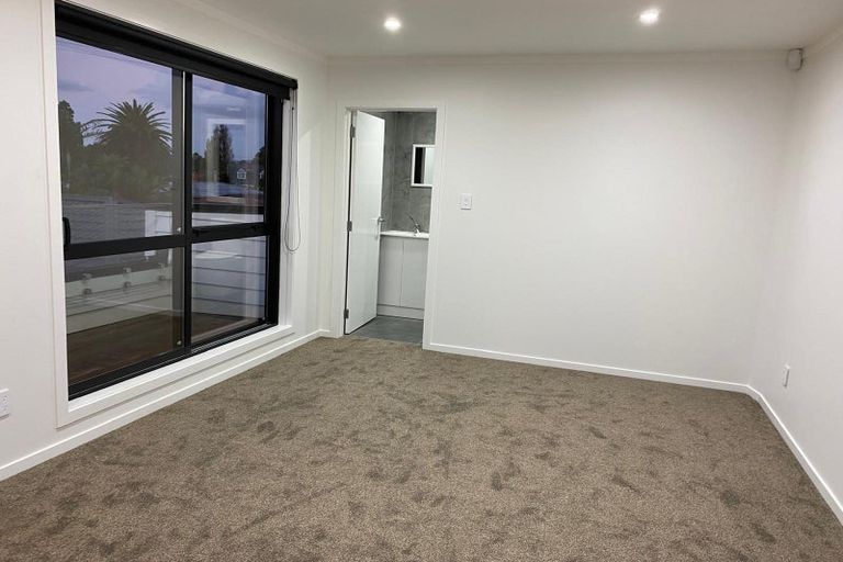 Photo of property in 15 Kiernan Place, Kelston, Auckland, 0602