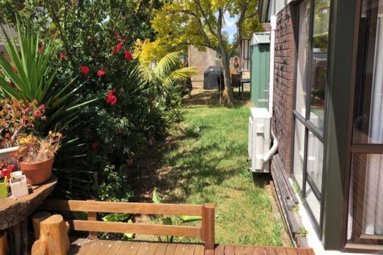 Photo of property in 6a Lilian Place, Farm Cove, Auckland, 2012