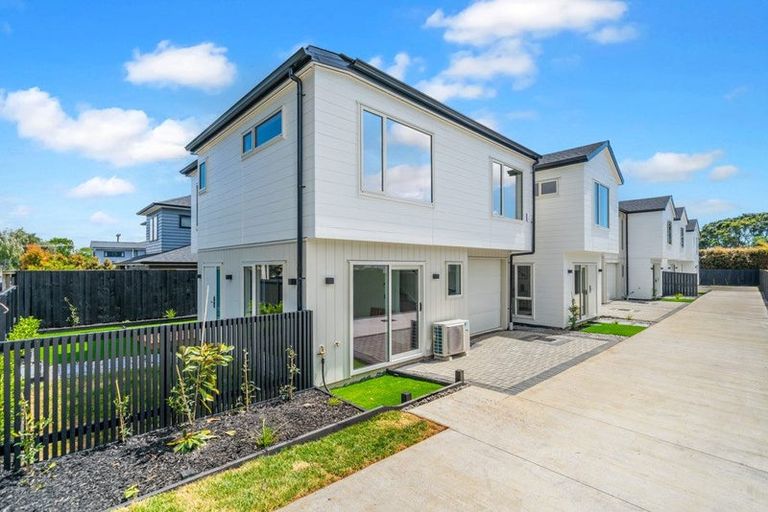 Photo of property in 17 Muir Avenue, Mangere Bridge, Auckland, 2022