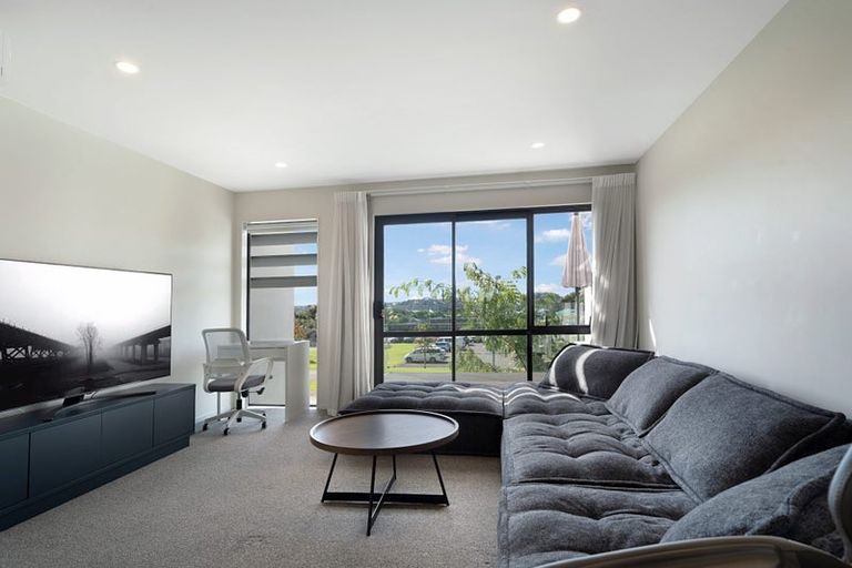 Photo of property in 34 Memorial Park Lane, Hobsonville, Auckland, 0618