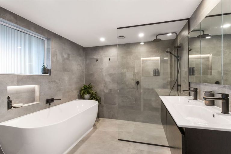 Photo of property in 16 Westburn Terrace, Burnside, Christchurch, 8041