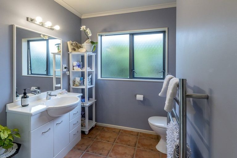 Photo of property in 162 Guildford Drive, Paraparaumu Beach, Paraparaumu, 5032