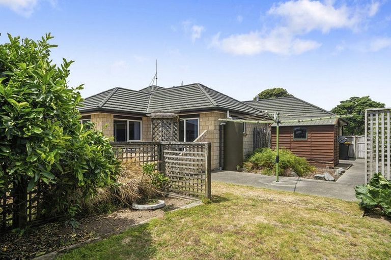 Photo of property in 21 Kotuku Drive, Paraparaumu Beach, Paraparaumu, 5032