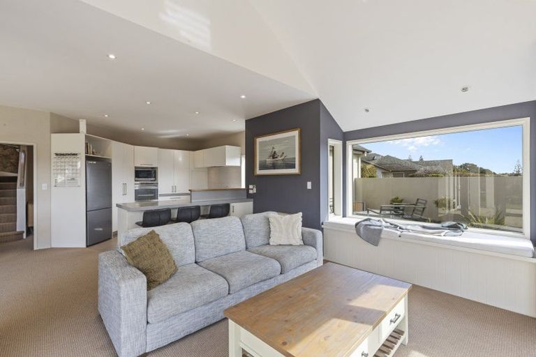 Photo of property in 10 Sampson Avenue, Waiwhakaiho, New Plymouth, 4312