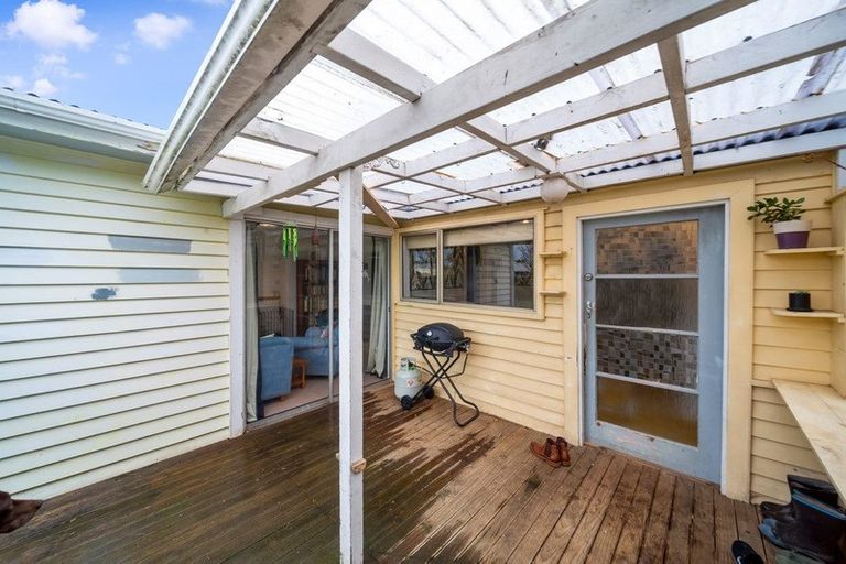 Photo of property in 38 Paritutu Road, Spotswood, New Plymouth, 4310