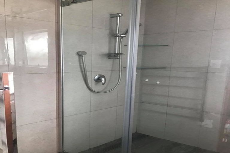 Photo of property in 16 Fitzherbert Avenue, West Harbour, Auckland, 0618