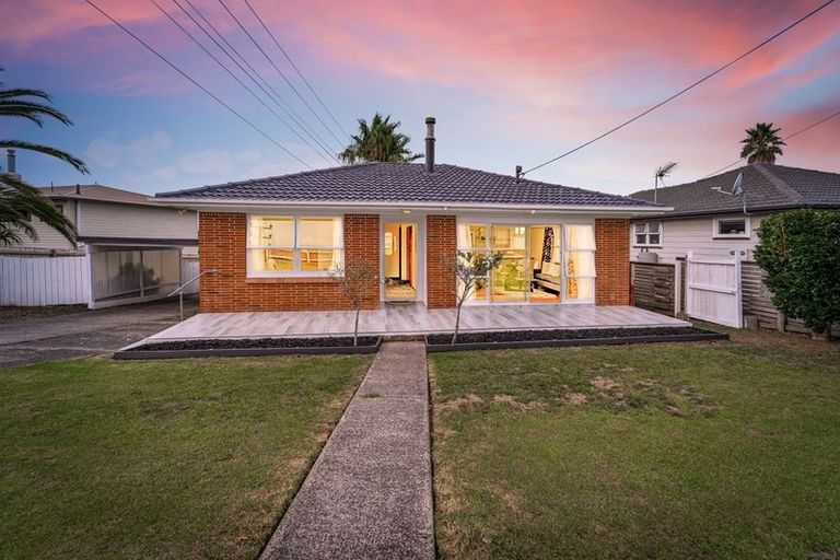 Photo of property in 125 Waimumu Road, Massey, Auckland, 0614