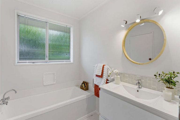 Photo of property in 62 Queens Road, Waikanae Beach, Waikanae, 5036