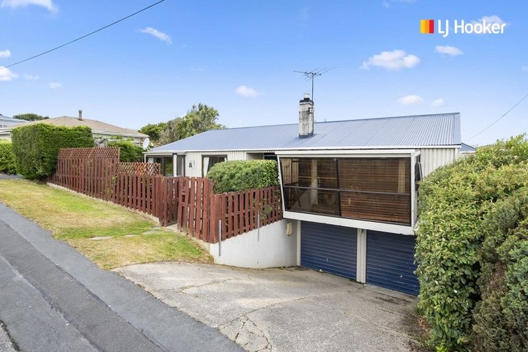 Photo of property in 122 Larnach Road, Vauxhall, Dunedin, 9013