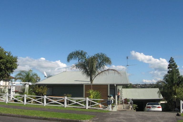 Photo of property in 32 Lewisham Street, Highland Park, Auckland, 2010