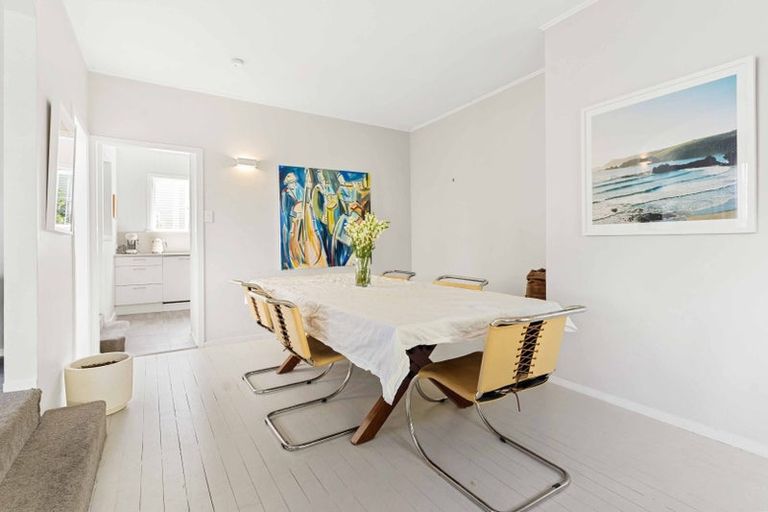 Photo of property in 21 Fraser Road, Narrow Neck, Auckland, 0624