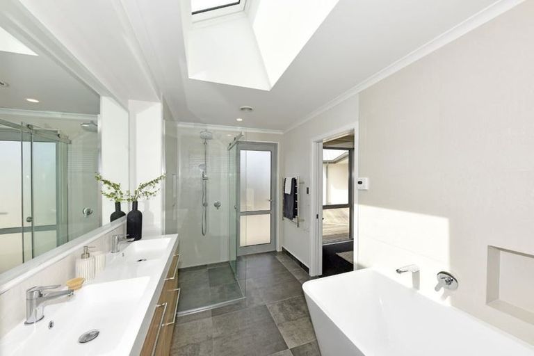 Photo of property in 8 Manarola Road, Halswell, Christchurch, 8025