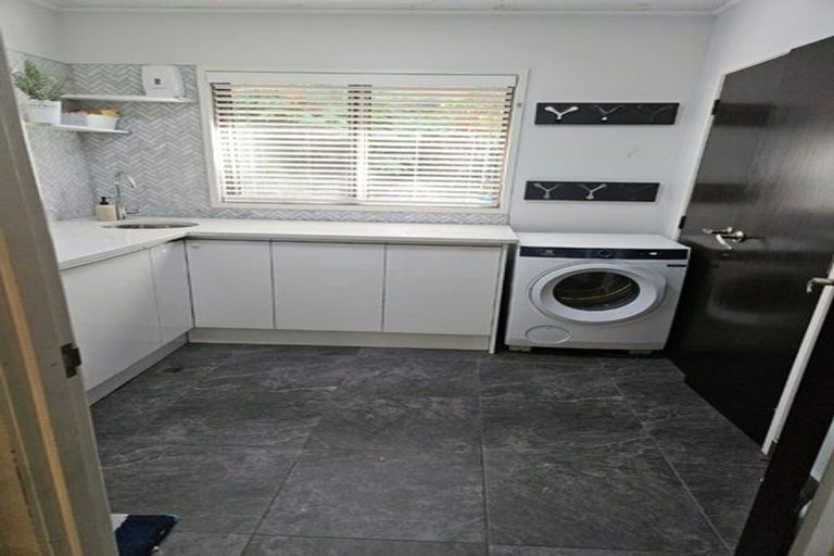 Photo of property in 824 West Coast Road, Oratia, Auckland, 0604