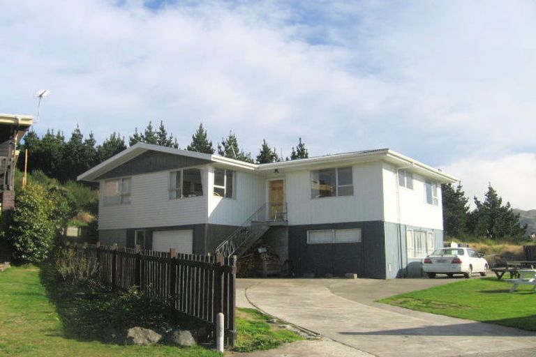 Photo of property in 2 Gillies Place, Ranui, Porirua, 5024