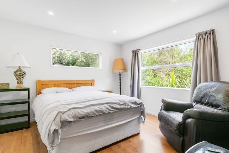 Photo of property in 28 Shah Place, Glen Eden, Auckland, 0602