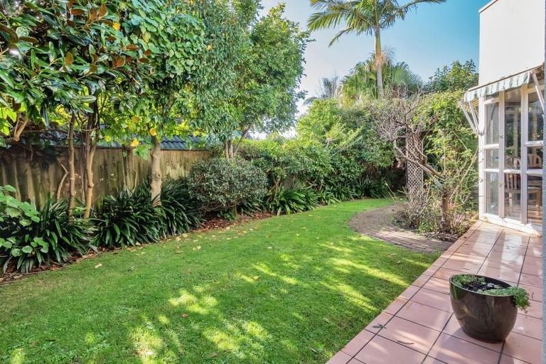 Photo of property in 1 William Bond Street, Stanley Point, Auckland, 0624