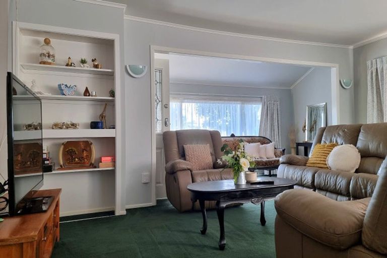 Photo of property in 176 Gossamer Drive, Pakuranga Heights, Auckland, 2010