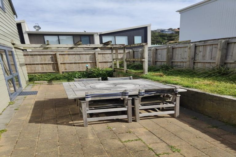 Photo of property in 162 Queens Drive, Lyall Bay, Wellington, 6022