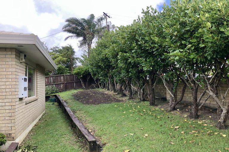 Photo of property in 80 Luckens Road, West Harbour, Auckland, 0618