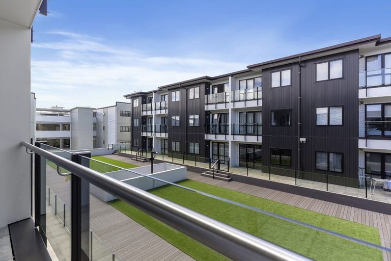 Photo of property in 9/130 Stancombe Road, Flat Bush, Auckland, 2016