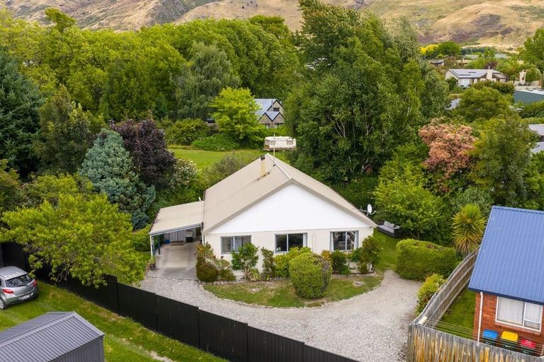 Photo of property in 5b Larch Place, Wanaka, 9305