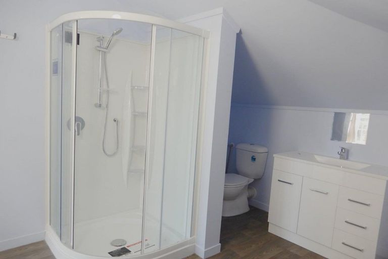 Photo of property in 2/537 Glenfield Road, Glenfield, Auckland, 0629