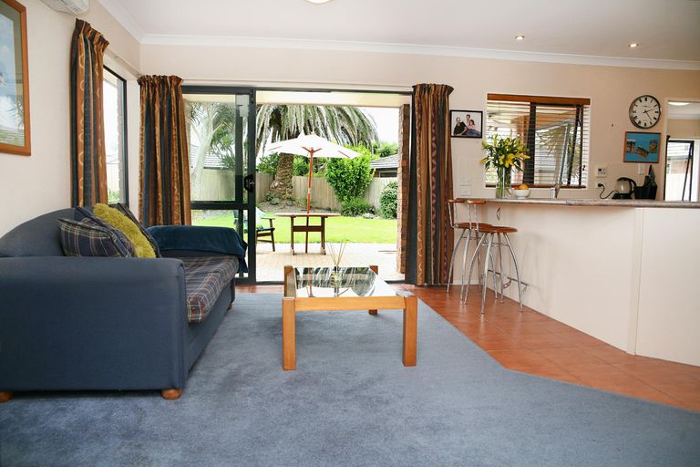 Photo of property in 25 Crannog Fen, Wattle Downs, Auckland, 2103