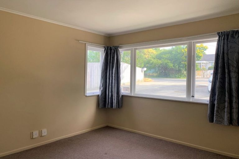 Photo of property in 3 Nile Road, Kelston, Auckland, 0602