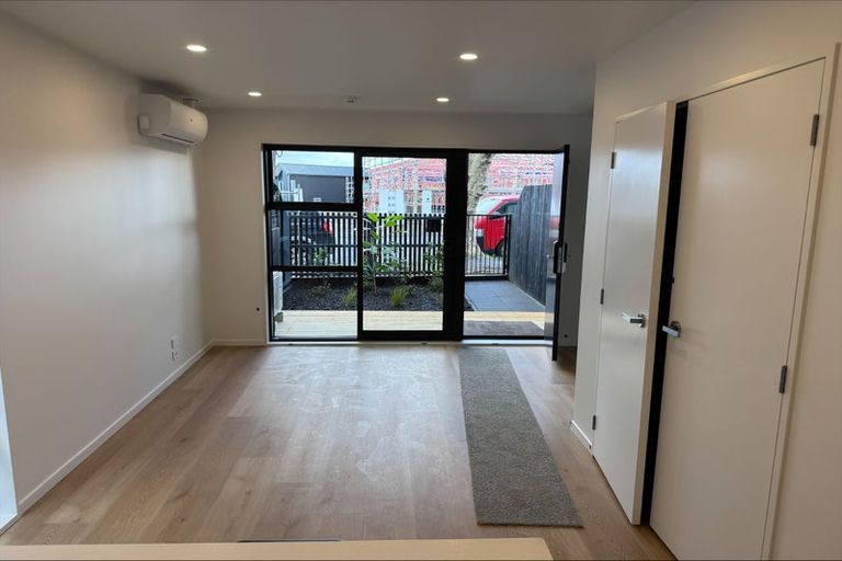 Photo of property in 10/17 Norcross Avenue, Henderson, Auckland, 0612