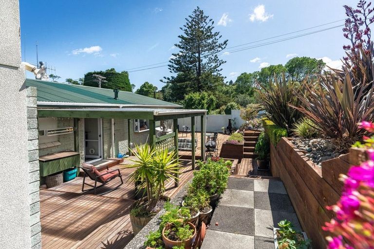 Photo of property in 8 Boscobel Lane, Tawa, Wellington, 5028