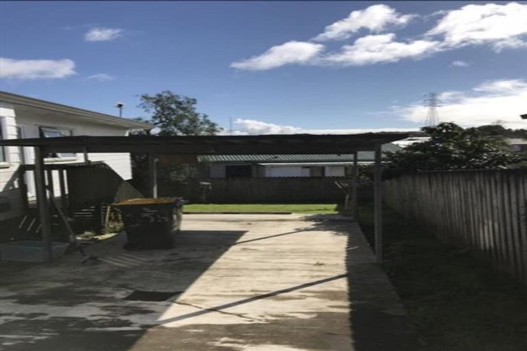 Photo of property in 2/15 Kirklow Place, Goodwood Heights, Auckland, 2105