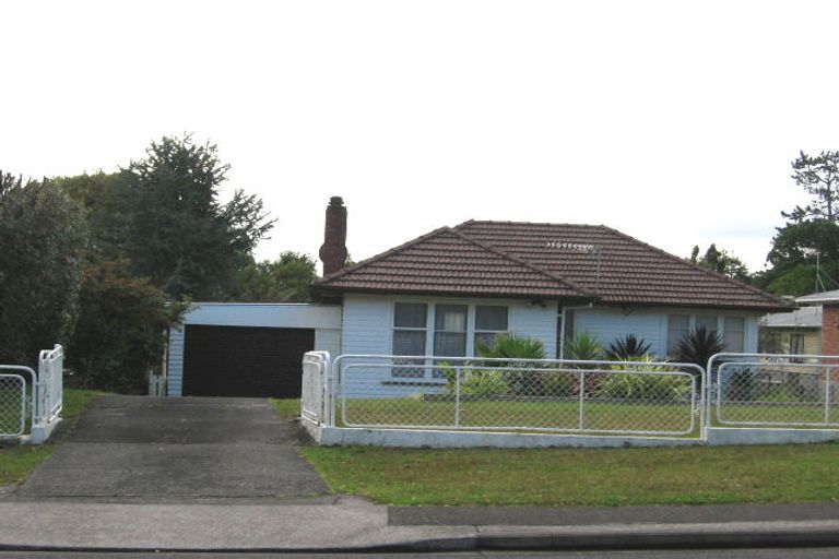 Photo of property in 17 Amberley Avenue, Te Atatu South, Auckland, 0610