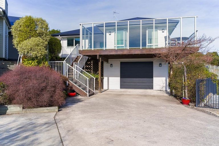 Photo of property in 19 The Brae, Mount Pleasant, Christchurch, 8081
