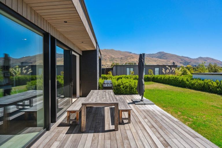 Photo of property in 28 Stackbrae Avenue, Wanaka, 9305