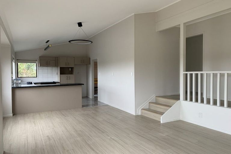 Photo of property in 8 Kayle Glen, West Harbour, Auckland, 0618