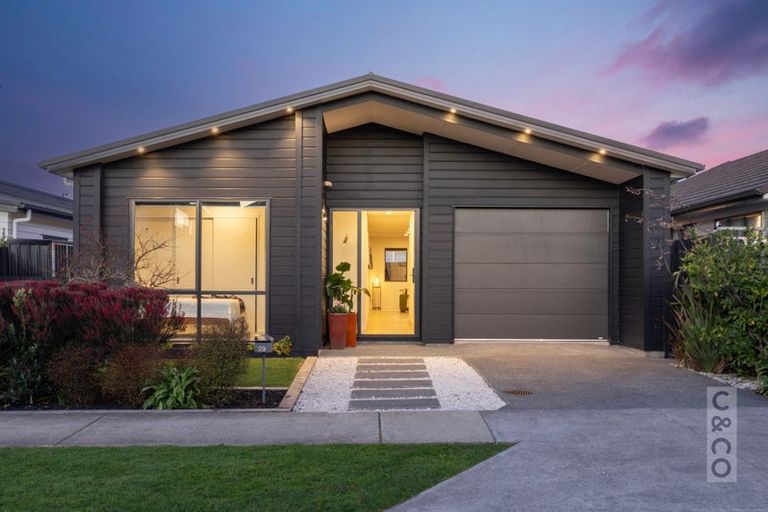 Photo of property in 29 Lumbarda Drive, Kumeu, 0810