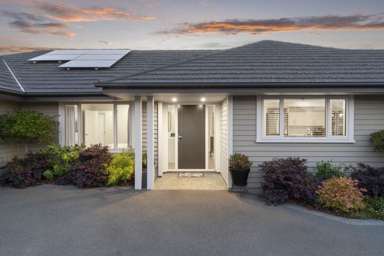 Photo of property in 42 Westpark Drive, Burnside, Christchurch, 8053