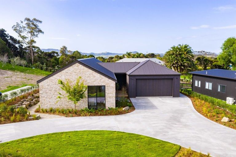 Photo of property in 4 Pukeora Way, Mangawhai, 0505