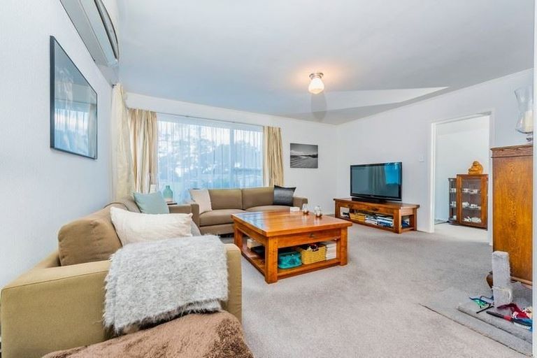 Photo of property in 6 Thornlow Street, Glendene, Auckland, 0602