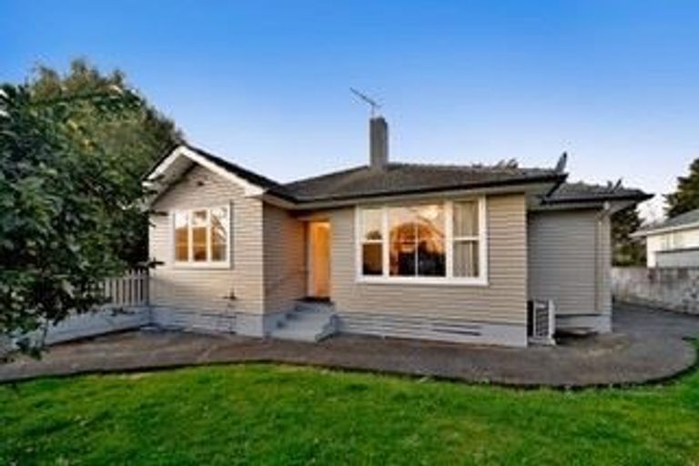 Photo of property in 1/2 Esperanto Road, Papatoetoe, Auckland, 2025