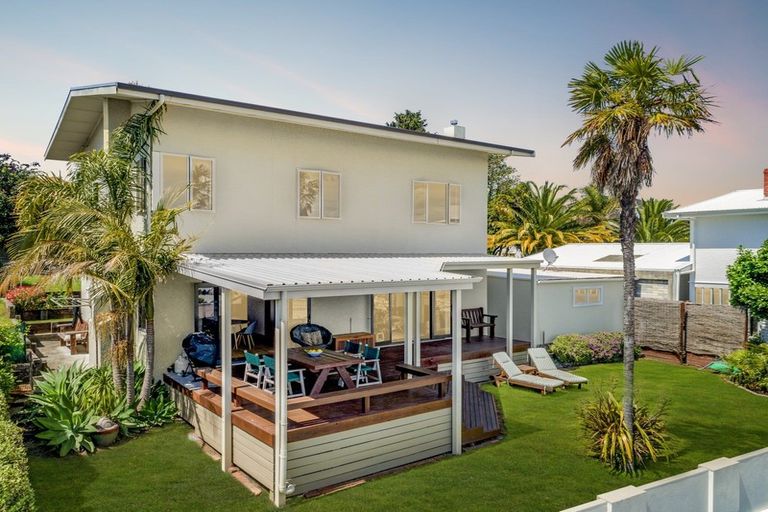 Photo of property in 8 Lambton Road, Hospital Hill, Napier, 4110