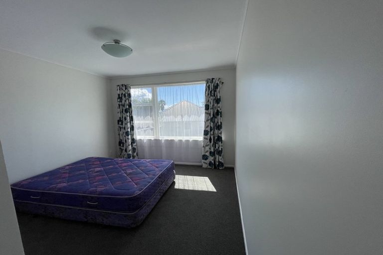 Photo of property in 60 Colwill Road, Massey, Auckland, 0614