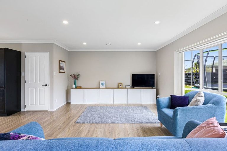 Photo of property in 33 Maygrove Drive, Orewa, 0931