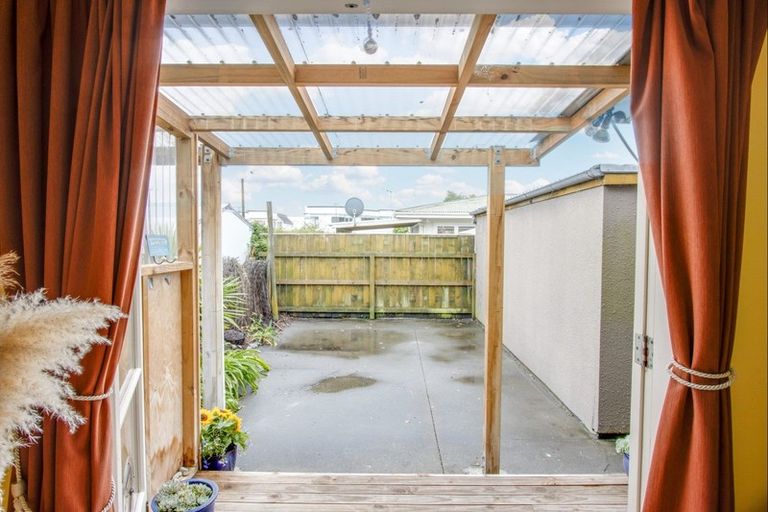 Photo of property in 2/1 Gardiner Street, Westshore, Napier, 4110