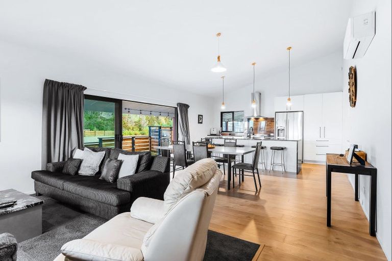 Photo of property in 14 Komahimahi Way, Motuoapa, 3382