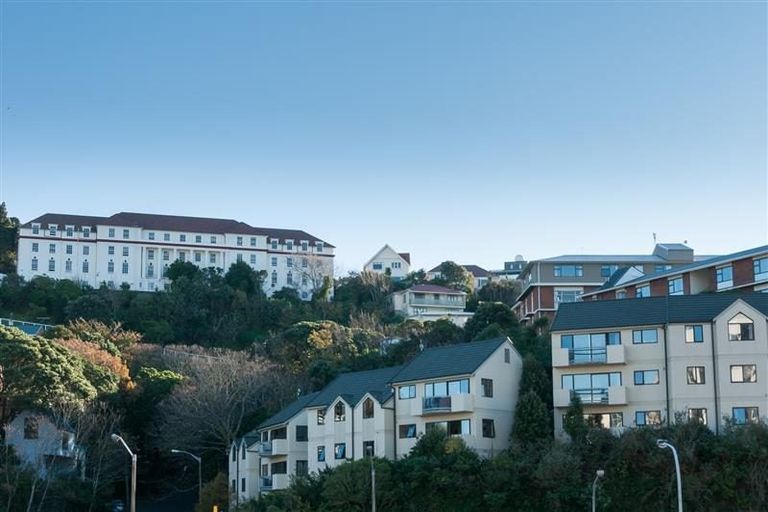 Photo of property in Montreaux Apartments, 2k/164 The Terrace, Wellington Central, Wellington, 6011