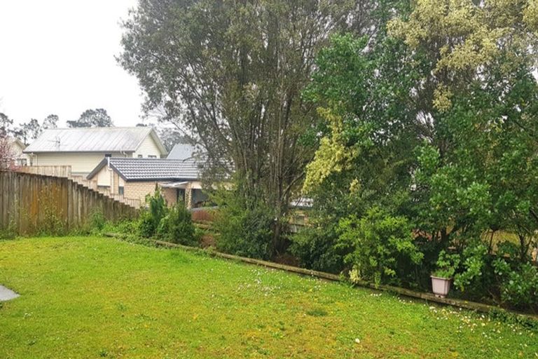 Photo of property in 52 Woodbank Drive, Glen Eden, Auckland, 0602