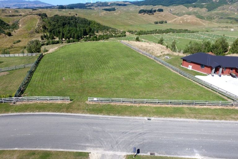 Photo of property in 176 Kingsdale Park Drive, Aokautere, 4471